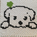 Mehka odejica s prisrčnim psičkom – toplina in srčnost v enem